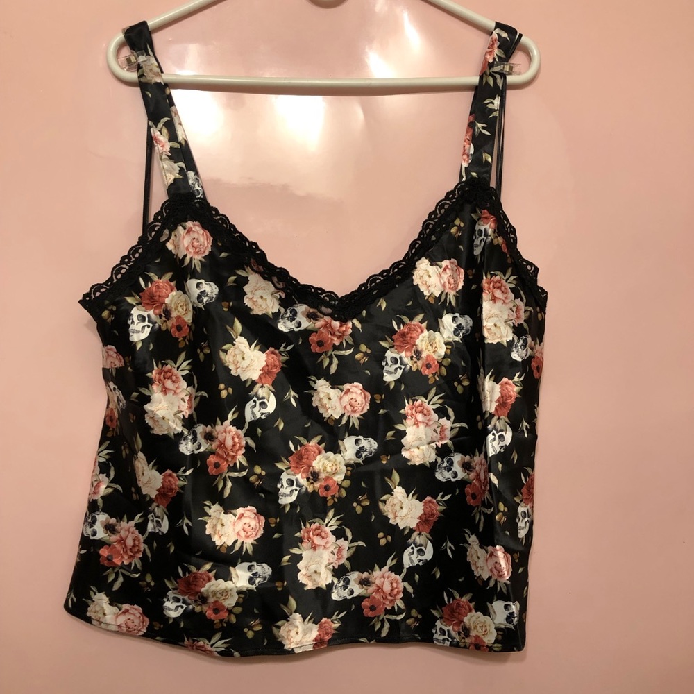 Skull & Roses cami crop top from HOT TOPIC